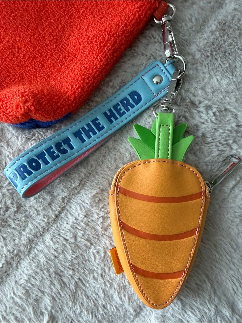 NWOT Disney Judy Hopps Wristlet and Bag Charm Set - Picture 5 of 7